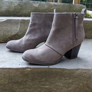 Faux suede old navy ankle boots gray w/zippers (8)